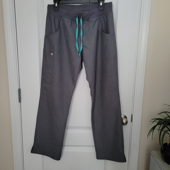 SOLD FIGS Graphite Scrub Set Medium - Picture 4 of 5